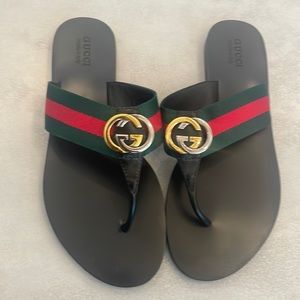 Gucci GG thong web sandals. Size 40